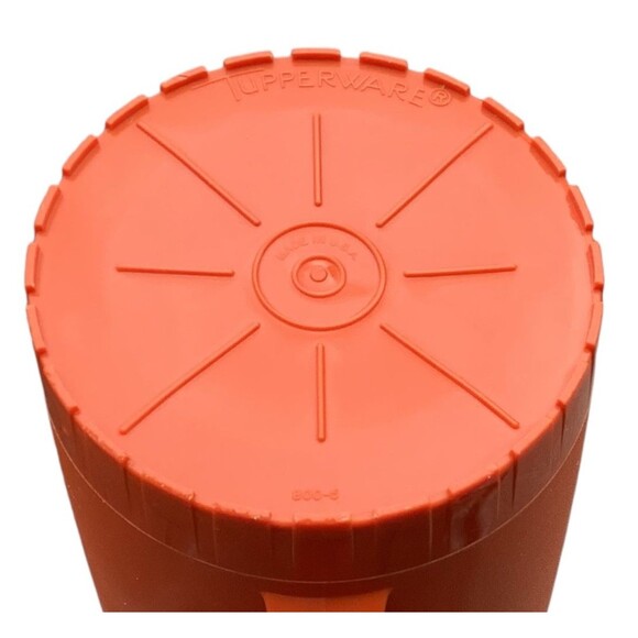 Vintage Tupperware Harvest Orange 2 Quart Pitcher 800-5 Push Button Lid 9.5" EUC - Picture 7 of 7